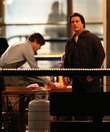 组图：阿汤哥现身温哥华街头拍《碟中谍4》夜景