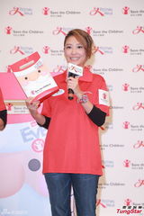 组图：应采儿张晋出席活动大谈育儿心得