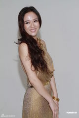 组图：陈乔恩露背礼服秀美背 不惧做剩女