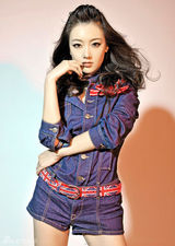 组图：新人于瑛楠时尚大片 外形甜美娇俏可人