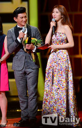 组图：第8届首尔电视颁奖礼 吴奇隆获人气奖