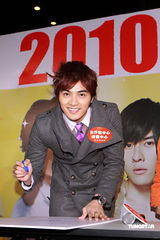 幻灯图集：唐禹哲贺军翔赴港跨年