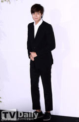 组图：韩星韩载锡大婚 张东健李敏镐等捧场