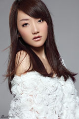 组图：孟瞳迪时尚美图演绎别样性感