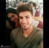 组图：巴西地铁帅气保安走红 大秀肌肉引花痴