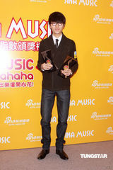 幻灯图：容祖儿陈奕迅等众艺人出席民意指数颁奖礼