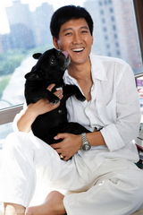 组图：草根大叔李崇霄温馨春日照爱意浓浓