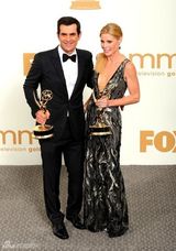 组图：艾美奖后台 喜剧类最佳男女配角亮相