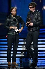 组图：黑键乐队获最佳摇滚歌曲最佳摇滚专辑