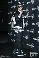 组图：CNBLUE丁一宇池诚等潮装为时尚品牌站台