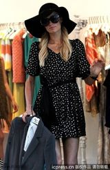 组图：帕里斯-希尔顿潮店扫货毫不惜金