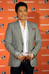 组图：李秉宪等出席汽车发布会 帅男靓女众星闪烁