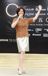 组图：金马主持及表演嘉宾亮相 蔡康永战袍抢眼