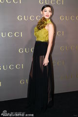 组图：张柏芝薄纱装爆奶走秀 T台姿态性感迷人