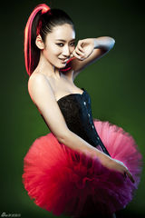 组图：郭珍霓百变舞娘写真宛若黑天鹅