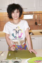 组图：何超仪构思开拍《豪情》续集