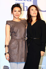 组图：蔡健雅三月开唱那英站台 两人台上跳舞