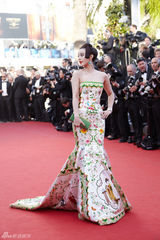 组图：范冰冰亮相戛纳 中国风长裙展东方风情