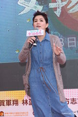 组图：Ella出席新片签名会 为Selina加油打气