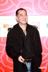 幻灯图：贡米签约黎明旗下 舒淇红装现身与旧爱同台