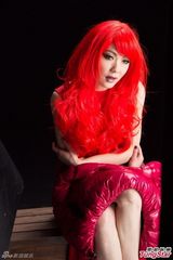 组图：田蕊妮圆梦出翻唱碟 多造型自曝拍摄辛酸