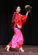 幻灯图集：《大兵小将》柏林首映 成龙林鹏着情侣装