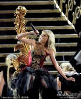 组图：斯威夫特获最受欢迎乡村女歌手 秀修长美腿