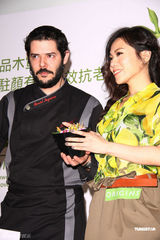 组图：蔡健雅优雅代言展早春气息 个唱嘉宾已定