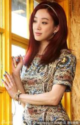 组图：韩星郑丽媛短裙拍写真自曝出道曾遭排挤