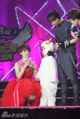 组图：第三届风云新人盛典 韩庚欢快跳“喜洋洋”