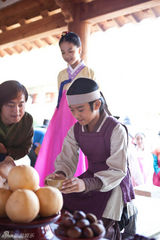 组图：众韩演员齐聚新剧《马医》祈福祭拜仪式