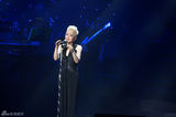 组图：陈明首场个唱完美落幕 新造型酷似梅艳芳