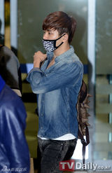 组图：SJ与INFINITE等结束雅加达公演亮相机场