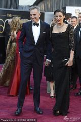 组图：《林肯》丹尼尔-戴-路易斯携妻亮相红毯