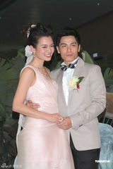 组图：吕慧仪结婚秀钻戒 陈志云等好友到场庆贺