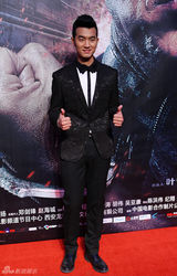 组图：《警察故事》首映 成龙称冯小刚电影都看