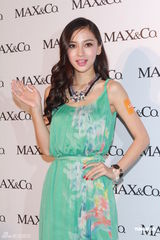 组图：AngelaBaby绿裙妖艳 薛凯琪备战红馆个唱