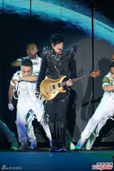 组图：林俊杰小巨蛋开唱 萧敬腾林志颖等助阵