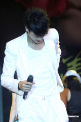 高清：何润东打造MV情感大片 亲手设计情侣内裤