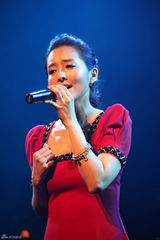 高清组图：韩星金孝妍助阵红绿灯演唱会 性感唱摇滚