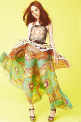 组图：张俪写真大片演绎最炫民族风