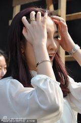 组图：王励勤女友刘彦池性感主持 薄纱装妩媚动人