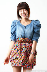 幻灯图集：南圭丽清新写真 甜美笑容展别样风情 