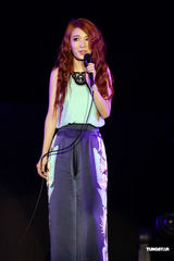 组图：Hebe语出惊人“胸部山” Ella搞笑扮丑相挺