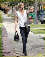 策划：2013明星圣诞装大PK 性感甜美你爱WHO