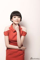 组图：刘惜君拍摄杂志大片 化身城堡白雪公主