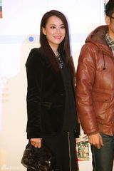 组图：英皇新年大计 谢霆锋拍戏做菜两不误