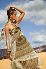 组图:巴西名模米歇尔沙漠写真烈日下秀健美胴体