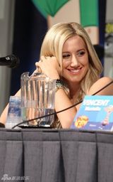 高清组图：《飞哥与小佛》亮相 提斯黛尔性感亮相