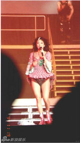 策划：回顾梅艳芳经典舞台 百变造型成传奇